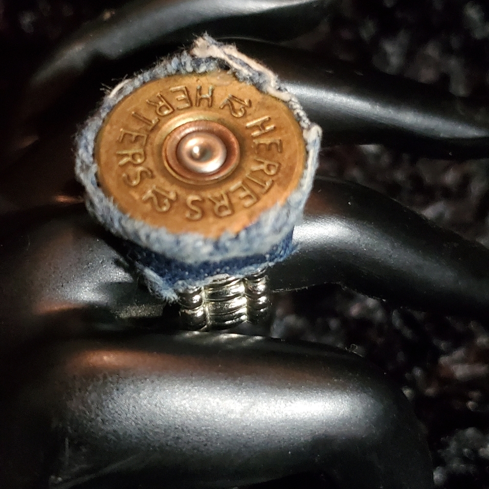 Stretchy shotgun shell ring
